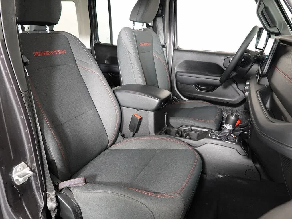 Certified Used 2025 Granite Crystal Clearcoat Metallic Jeep Rubicon image 15