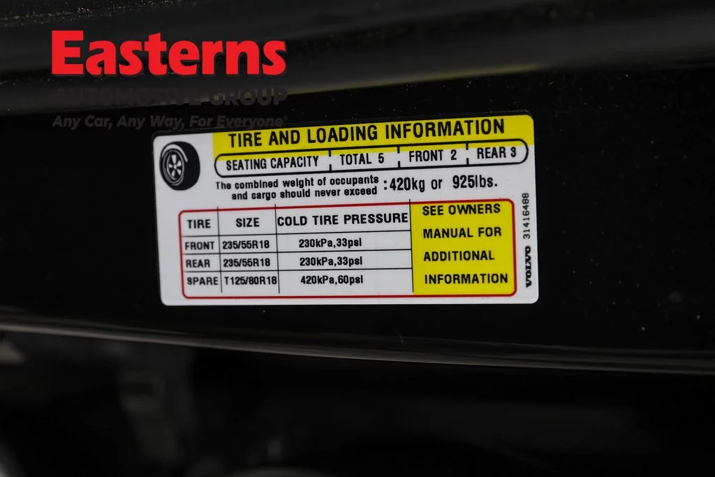 Used 2022 Black Volvo Momentum image 35