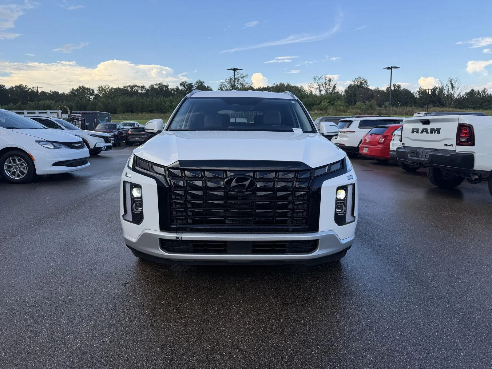 Used 2025 Hyper White Hyundai SEL image 2