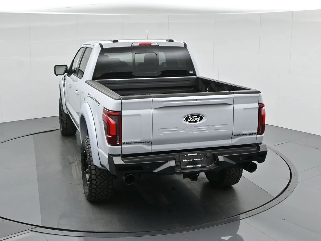 New 2025 Space White Metallic Ford Lariat image 44