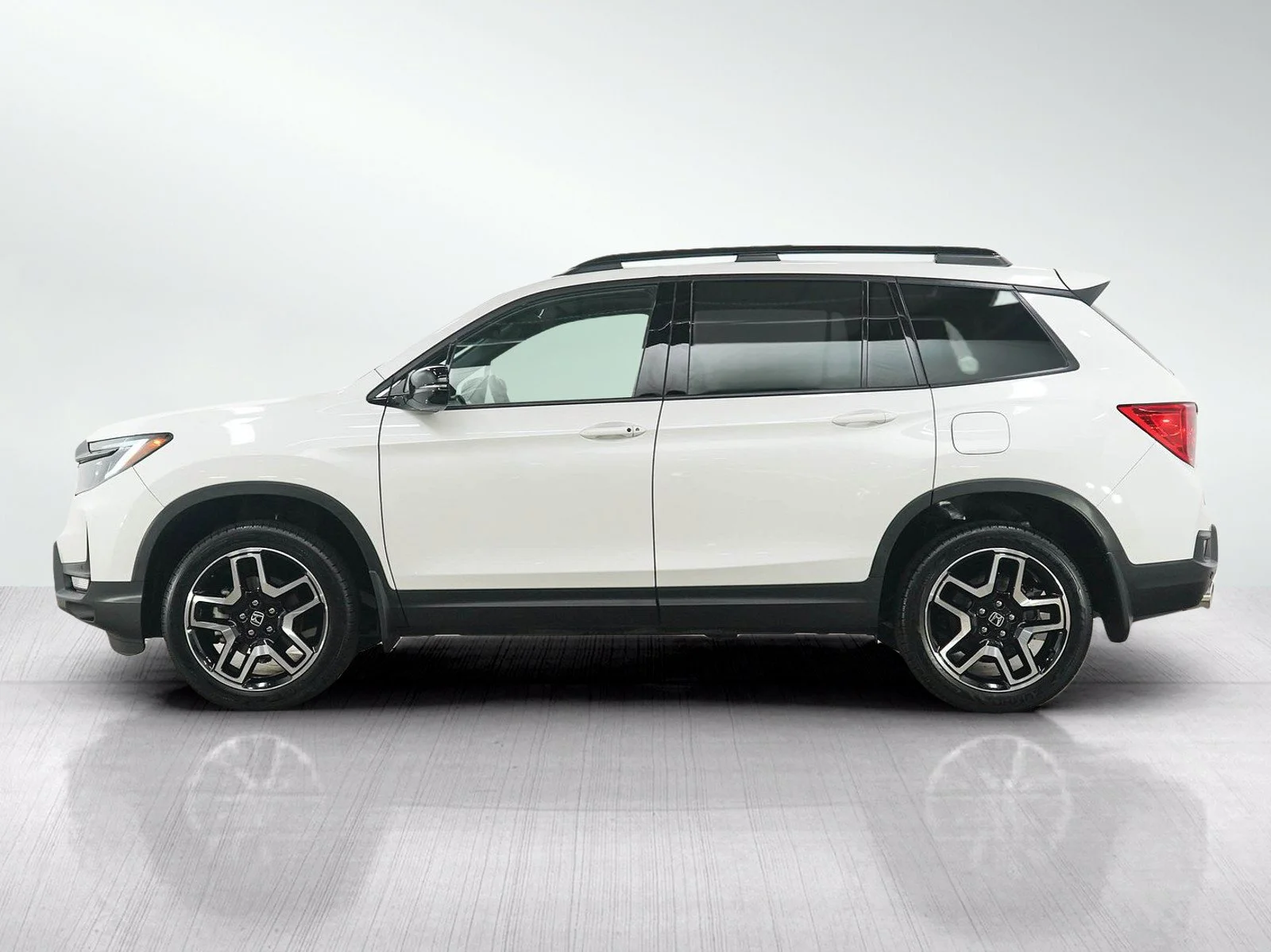 Used 2023 Honda Passport Touring with VIN 5FNYF8H95PB501948 for sale in Burnsville, Minnesota