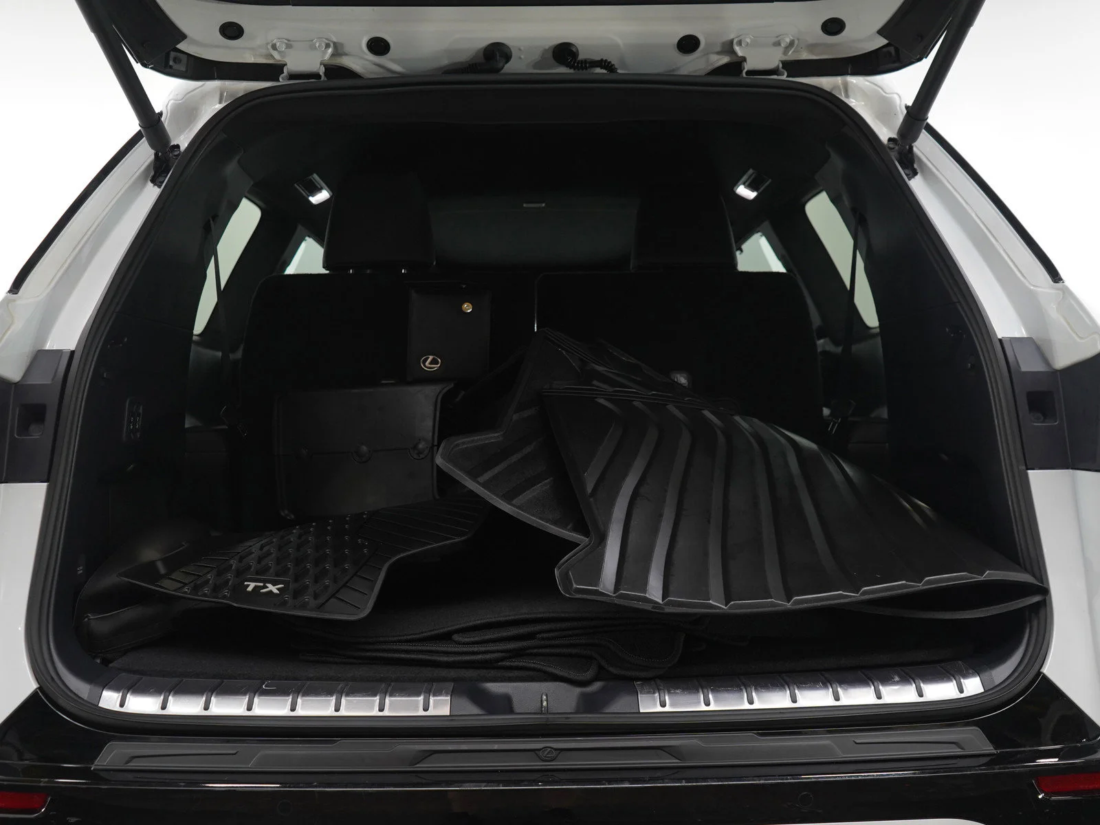 Used 2025 Wind Chill Pearl Lexus 500h F SPORT Premium image 18