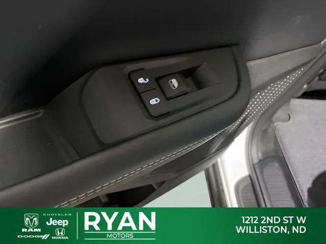 New 2026 White/off-white Jeep Laredo image 36