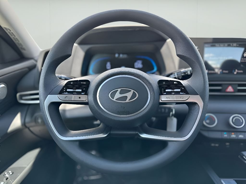 2025 Hyundai Elantra SE - Photo 17