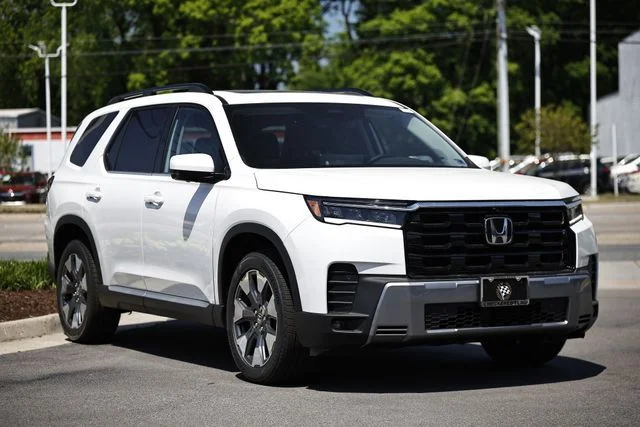 New 2026 Platinum White Pearl Honda Touring image 19