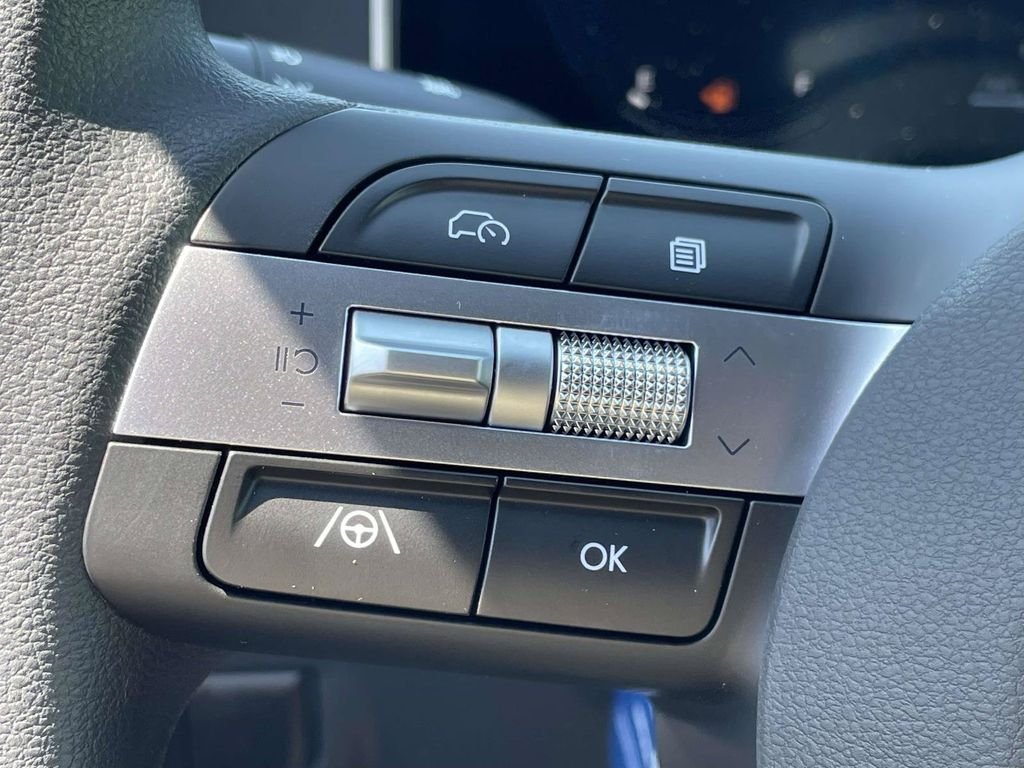 New 2026 White Hyundai SEL FWD image 21