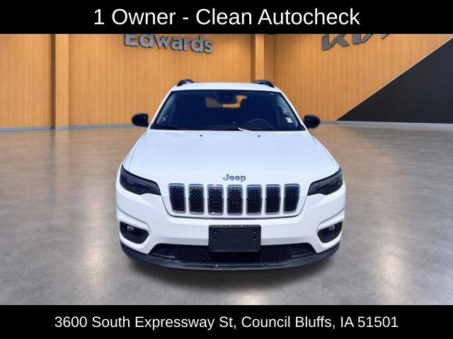 Used 2022 White Jeep Latitude Lux image 2