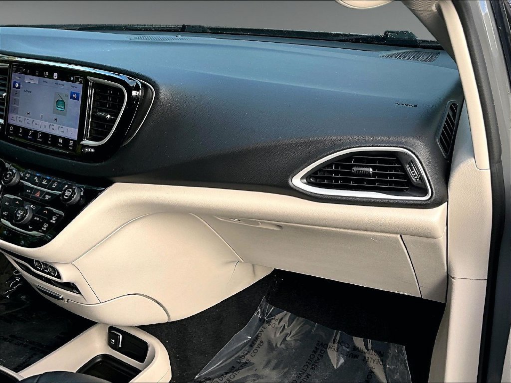 Used 2022 Ceramic Gray Clearcoat Chrysler Touring L image 13