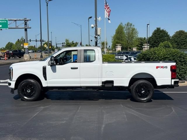 Used 2025 White Ford XL image 2