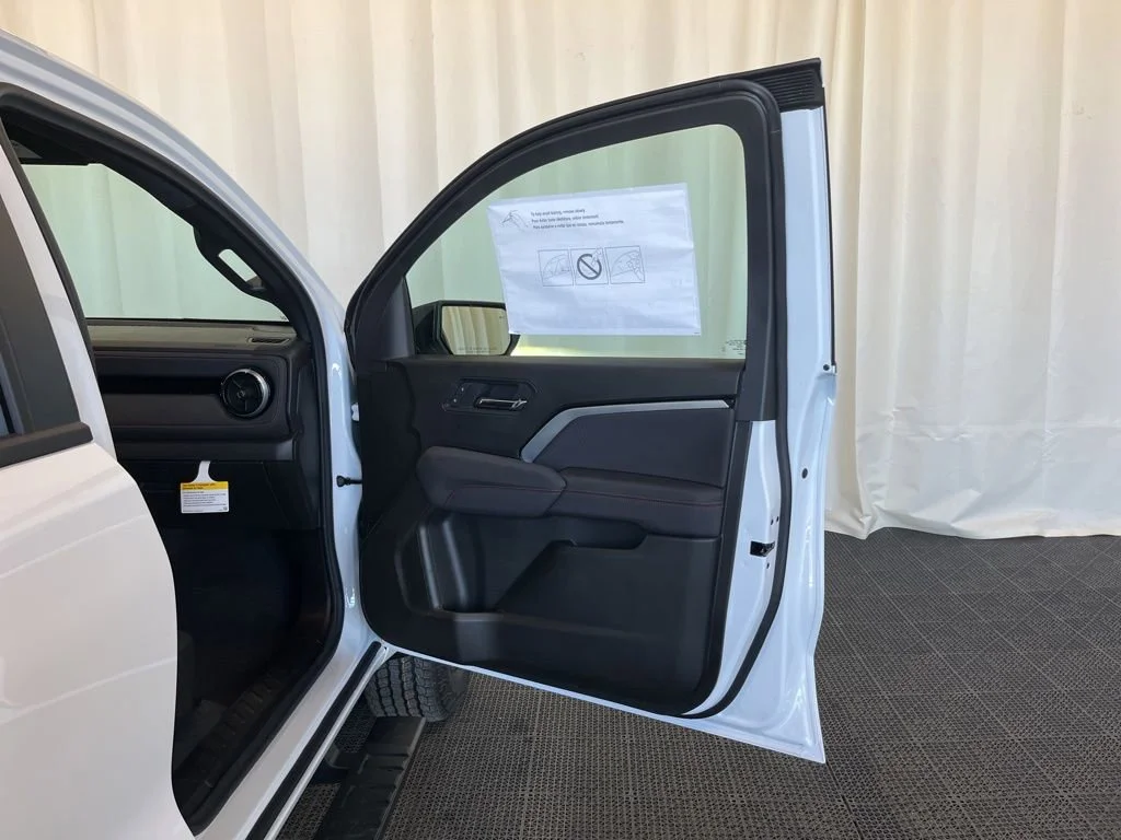 New 2026 Summit White Chevrolet Z71 image 18