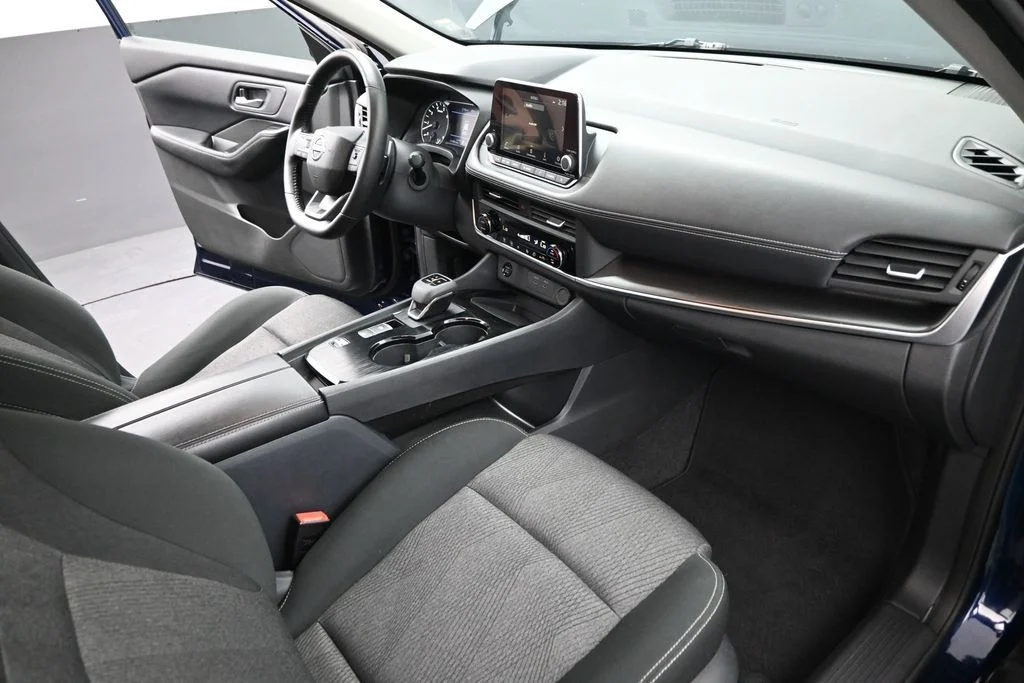Used 2025 Blue Nissan SV image 29