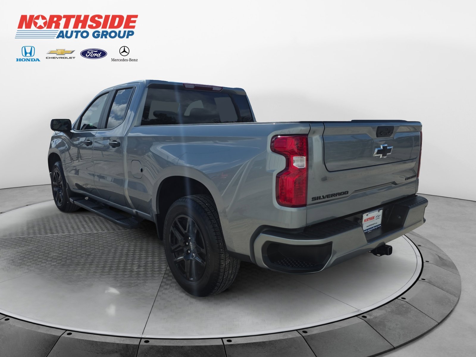 Used 2025 Sterling Gray Metallic Chevrolet Custom image 5