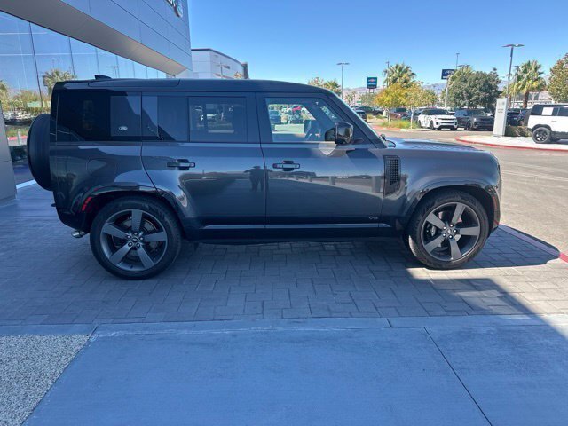 Certified Used 2023  Land Rover  image 4