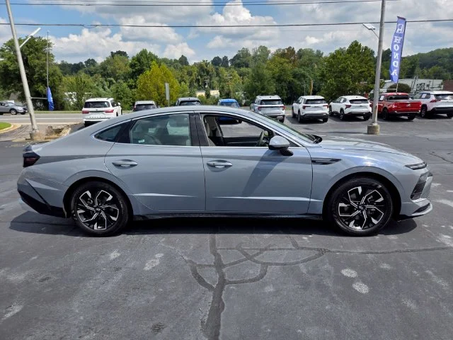 Used 2025 Blue Hyundai SEL image 9