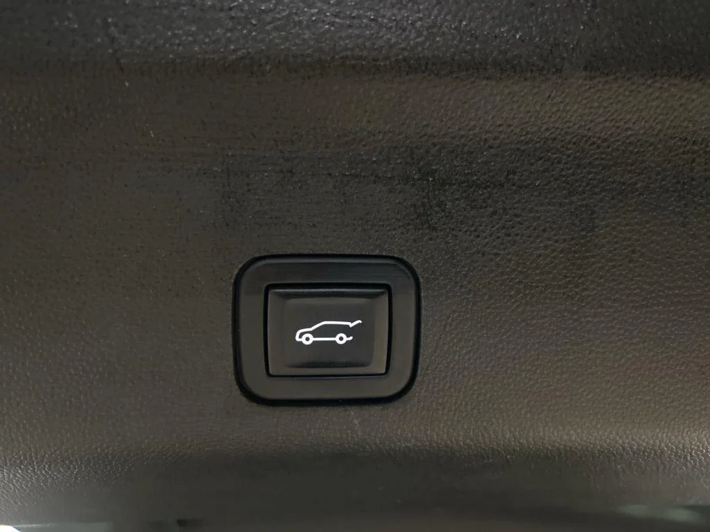 Used 2023 Volcanic Red GMC Denali Ultimate image 10
