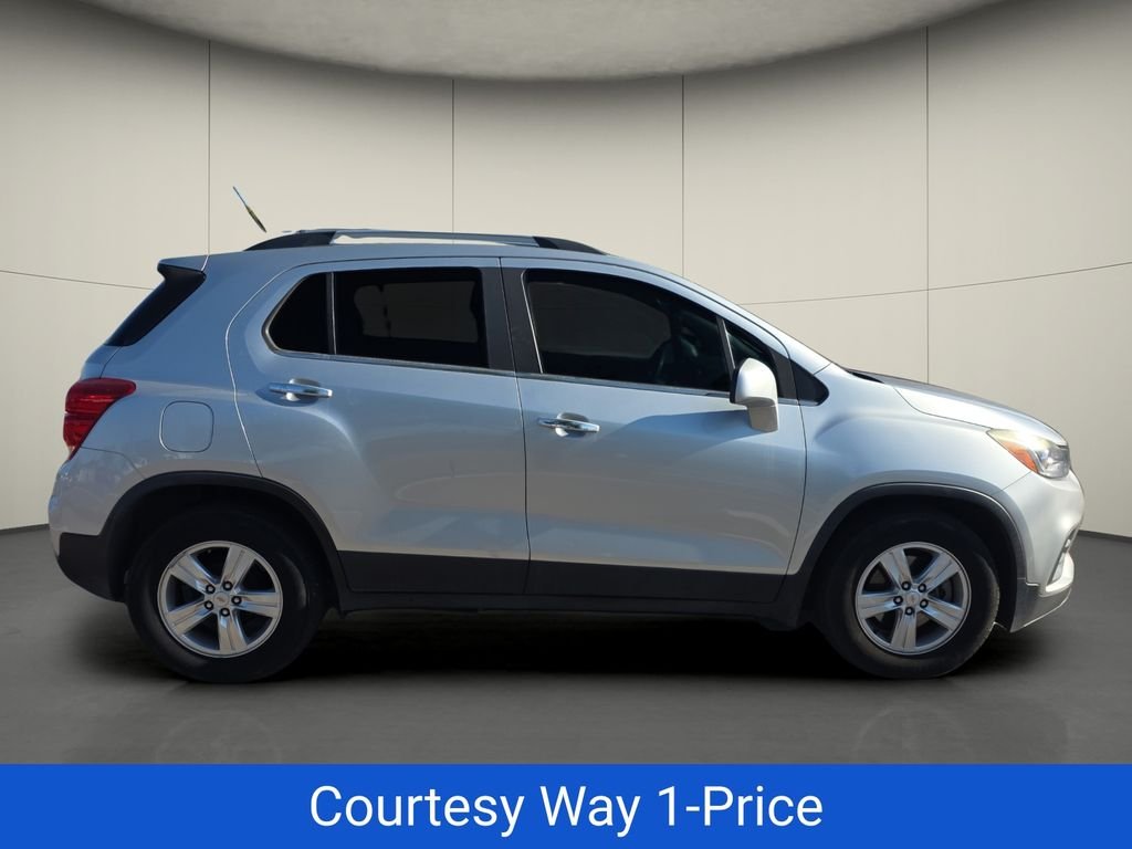 Used 2018 Silver Chevrolet LT image 11