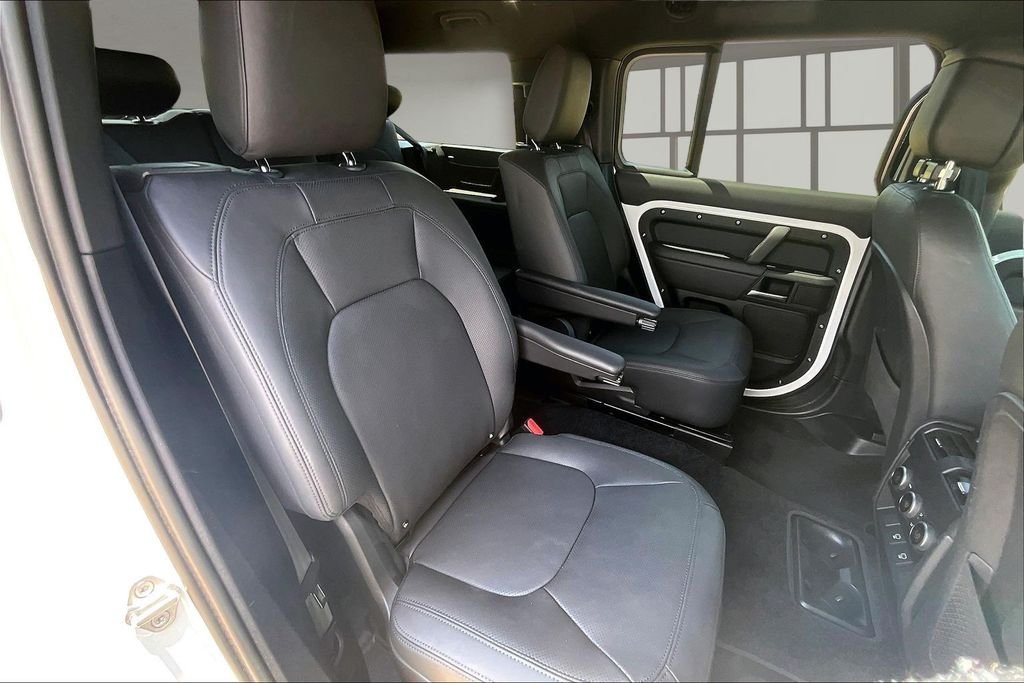 Used 2025 Fuji White Land Rover X-Dynamic SE image 27