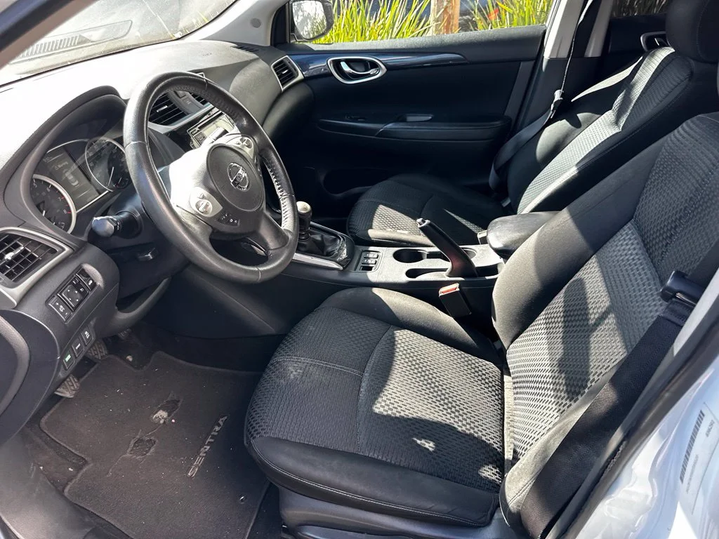Used 2017 White Nissan SR image 21