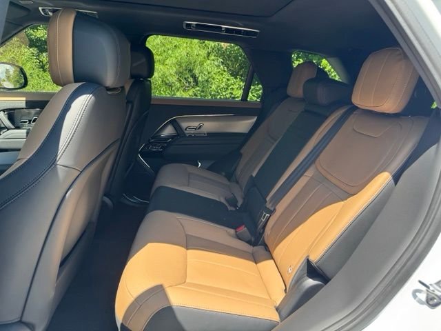 New 2026 Fuji White Land Rover Dynamic SE image 12