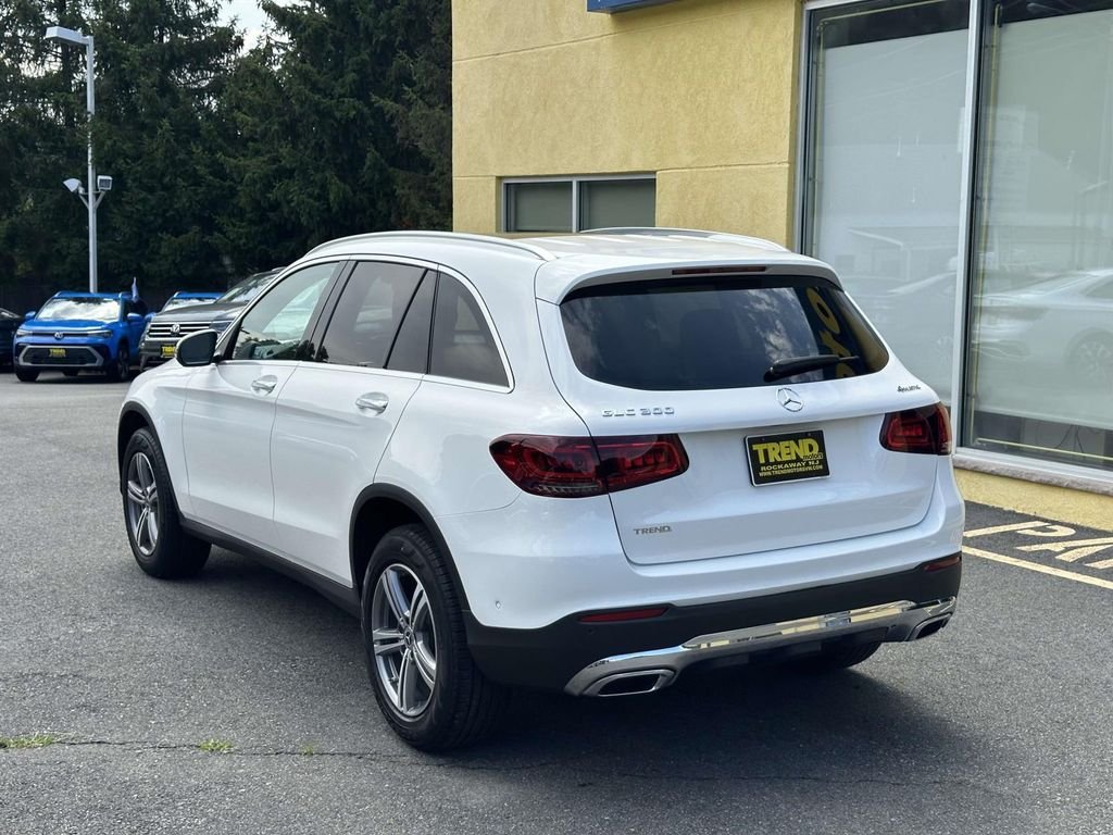 Used 2022 White Mercedes-Benz GLC 300 image 4