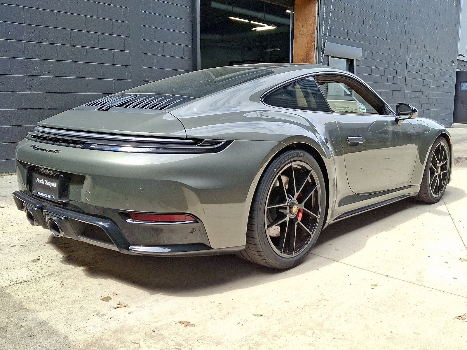 New 2026 Aventurine Green Metallic Porsche Carrera GTS image 7
