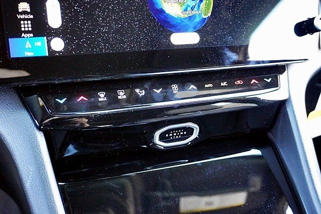 New 2026 Bright White Clear-Coat Exterior Paint Jeep Limited image 34