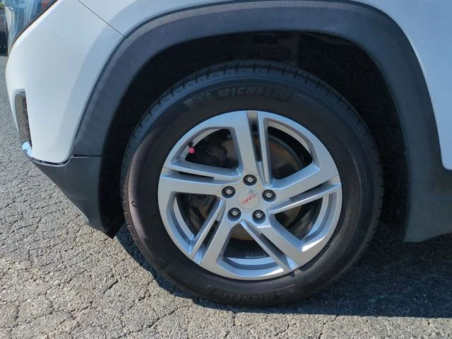 Used 2018 White GMC SLE image 10