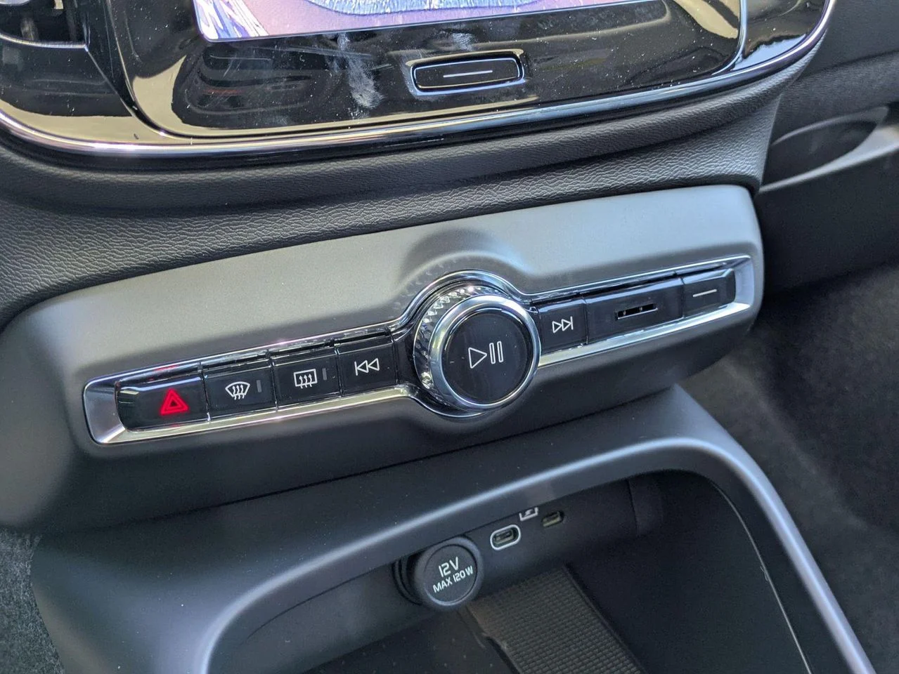 2026 Volvo XC40 Ultra - Photo 9