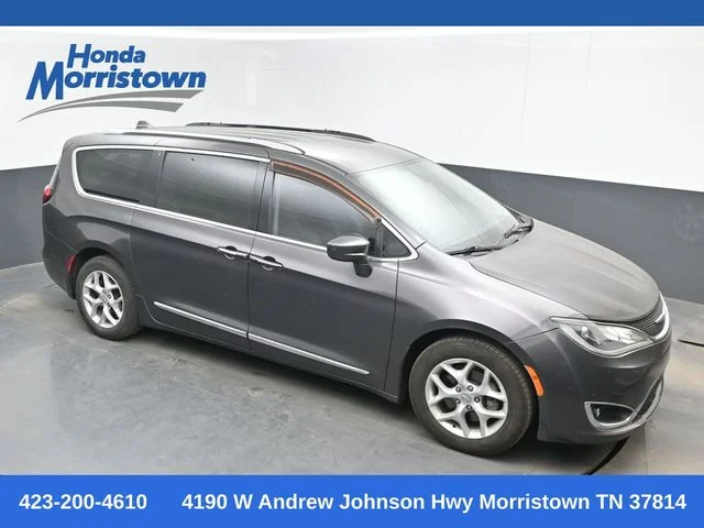 2017 Chrysler Pacifica Touring-L Plus's photo