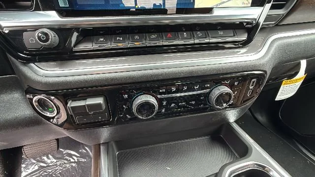 2026 Chevrolet Silverado 1500 High Country - Photo 14