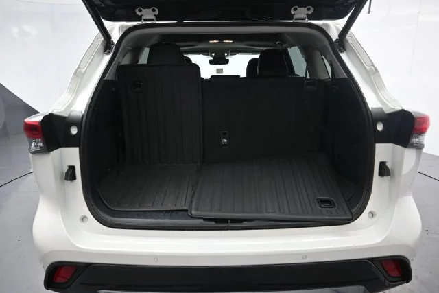 Used 2021 Blizzard Pearl Toyota Limited image 22