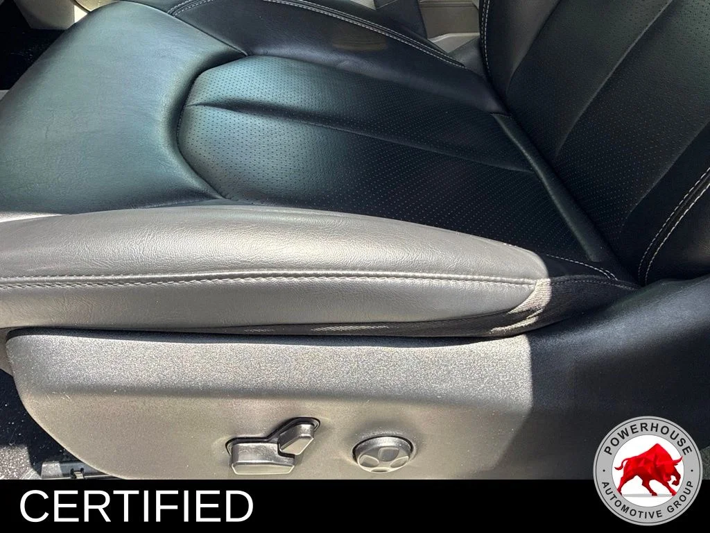 Used 2023 White Chrysler Touring L image 7