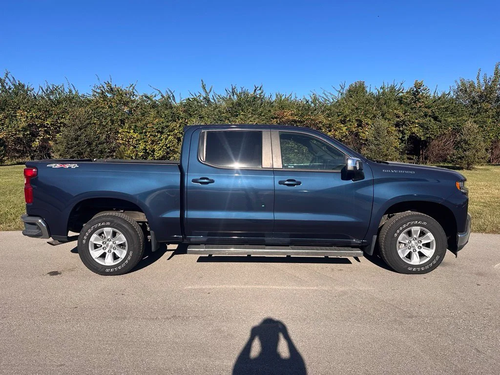Used 2021 Blue Metallic Chevrolet LT image 11