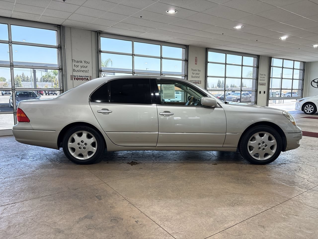 Used 2003 Silver Lexus 430 image 3