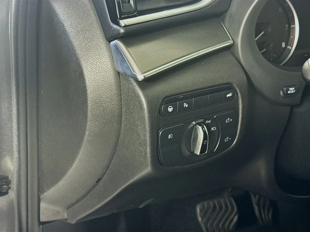 Certified Used 2023 Gray INFINITI LUXE image 12