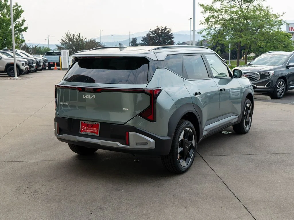 New 2027 Iceberg Green Kia EX image 7