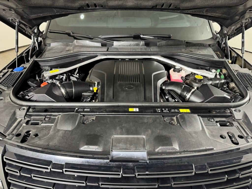 Used 2024 Carpathian Gray Premium Metallic Land Rover Autobiography image 35
