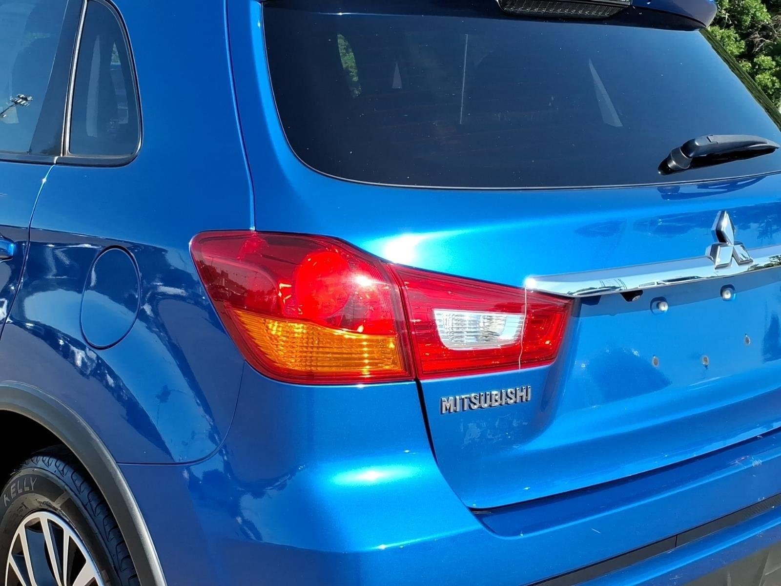 Used 2019 Octane Blue Metallic Mitsubishi SE 2.0 image 16
