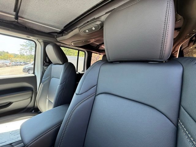 2025 Jeep Wrangler 4-Door Sahara - Photo 13