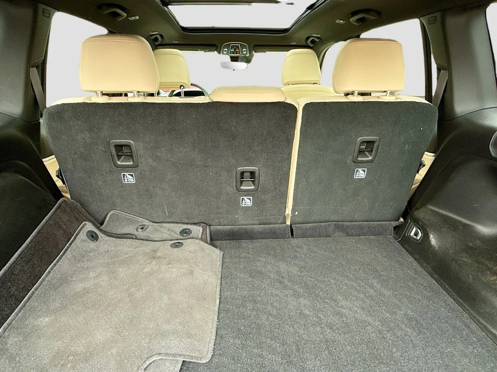 Used 2025 Velvet Red Pearlcoat Jeep Limited image 28
