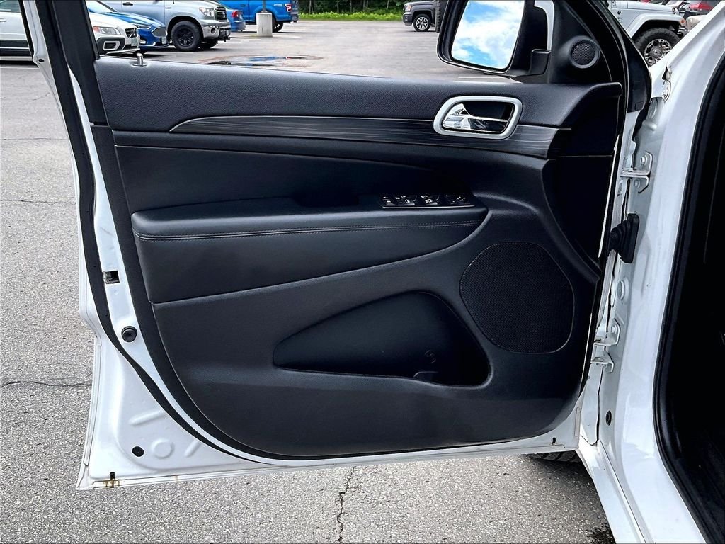 Used 2019 Bright White Clearcoat Jeep Altitude image 9