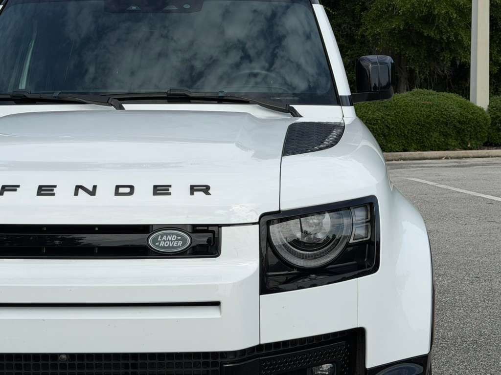2025 Land Rover Defender X-Dynamic SE - Photo 9