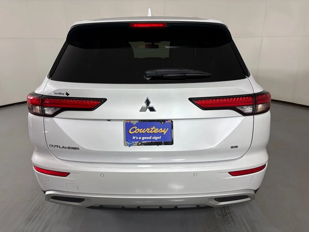 Used 2024 White Mitsubishi SE image 7
