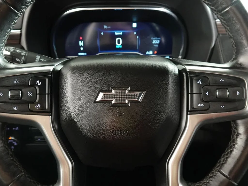 Used 2022 White Chevrolet Z71 image 23