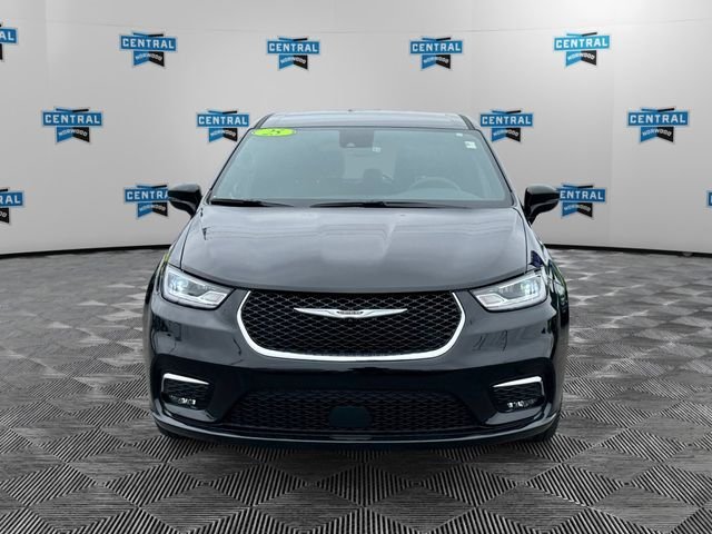 Used 2025 Black Chrysler Select image 9