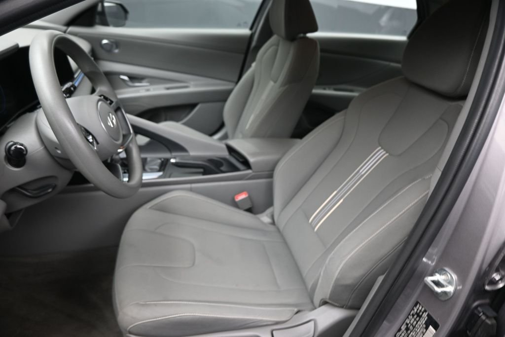 Used 2024 Silver Hyundai SEL image 19