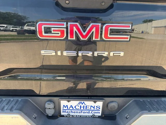 Used 2020 Black GMC SLE image 33