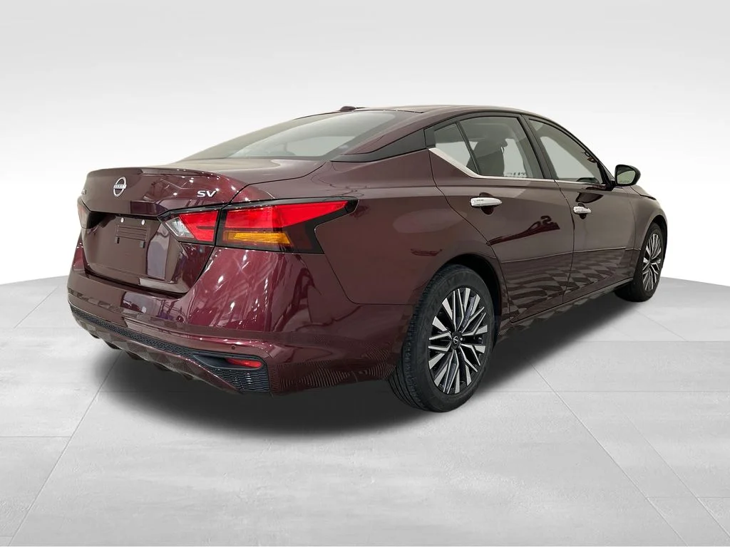Used 2024 Red Nissan 2.5 SV image 5