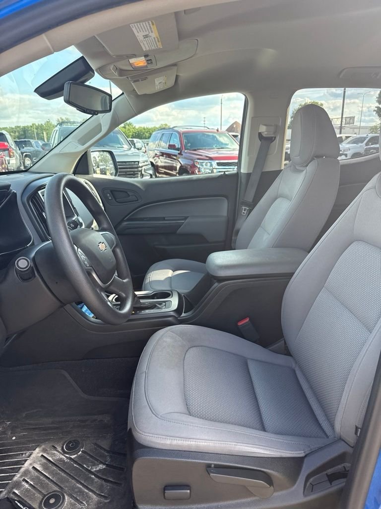 Used 2019 KINETIC BLUE METALLIC Chevrolet 4WD Work Truck image 3