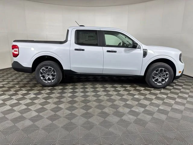 New 2026 Space White Metallic Ford XLT image 2